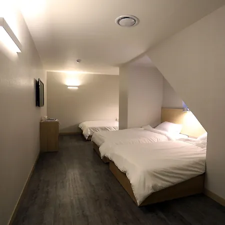 Hotel 8 Hours