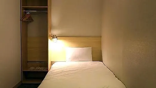 Hotel 8
