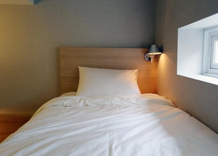 Hotel 8